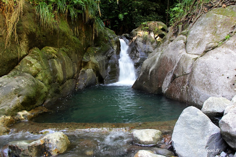 Le Bassin bleu (nouvelle configuration), sur la rivière Le Galion, Gourbeyre. IMG_2460M.jpg