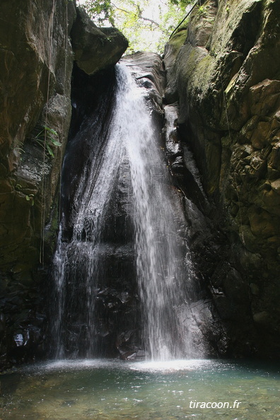 1 ère cascade sur la rivière Bourceau, à Bouillante, dénommée cascade Birloton. IMG_5257M.jpg
