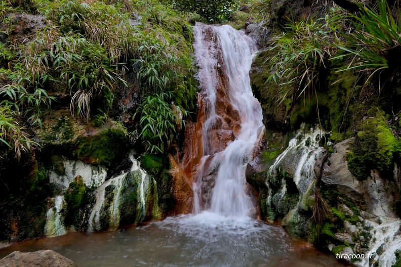 Cascade sur la ravine blanche du Galion près de la source chaude du Galion. Saint-Claude. P1240746M.jpg